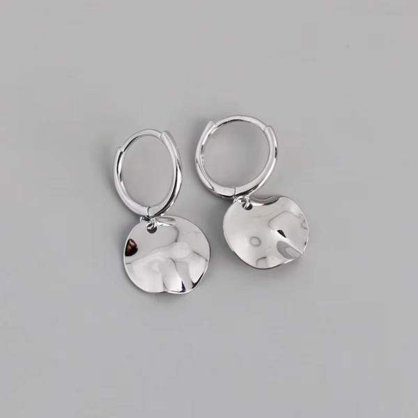 round earrings