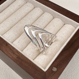 modern wave silver ring design.