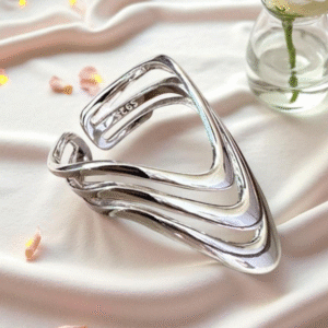modern wave silver ring design.